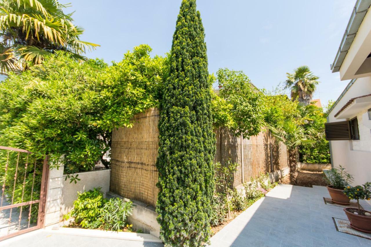 Holiday Home Ruzmarin Трогир Экстерьер фото